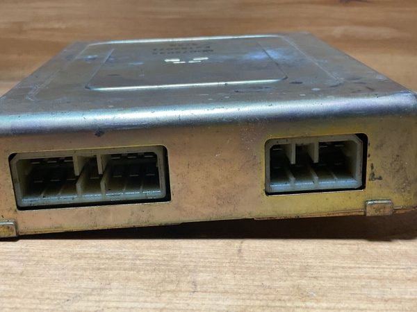 1981-1983 Reliant New Yoker Engine Computer Module MD072035 - Image 4
