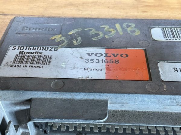 1991-93 VOLVO 940 Chassis Control Module Unit S101560102B  3531658 - Image 3