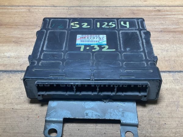 2001 Mitsubishi Mirage  Engine Computer Module ECM ECU MR420757