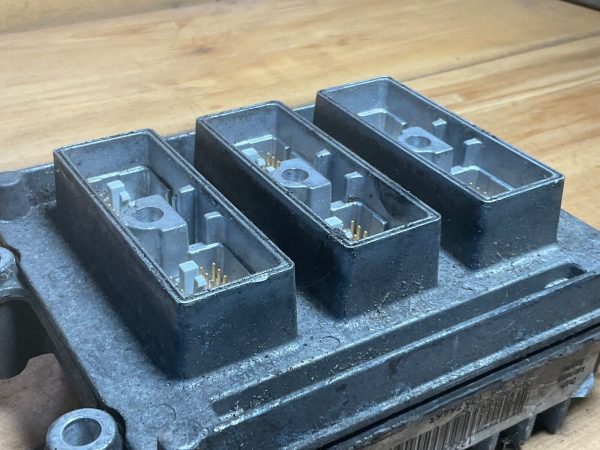 2002 Chevrolet Trailblazer Engine Computer Module ECM ECU OEM 12223160 - Image 3