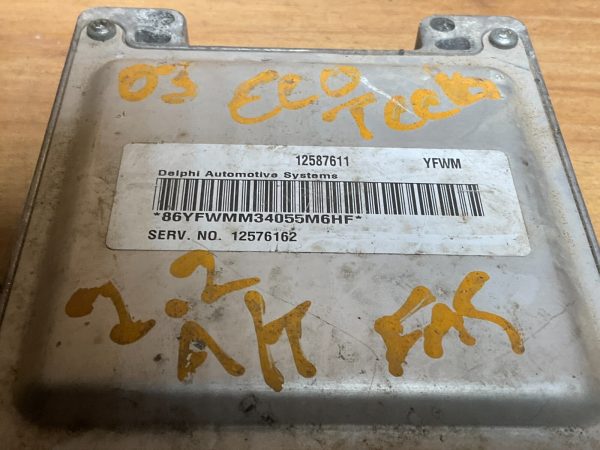 2005 Pontiac Grand Am  Engine Computer Module ECU ECM 12587611 - Image 3