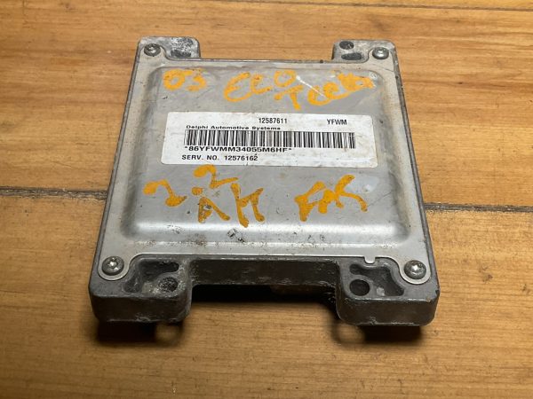2005 Pontiac Grand Am  Engine Computer Module ECU ECM 12587611 - Image 6