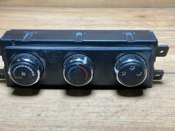 2009-2010 Dodge Journey Climate Control Temperature Unit OEM  55111812ad