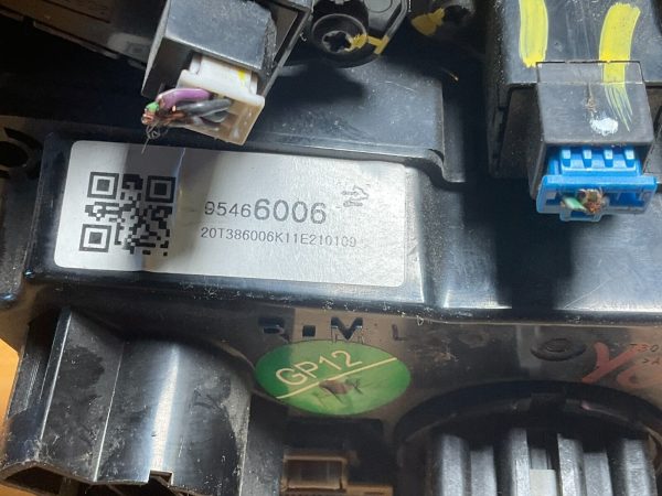 2012-2012 Chevrolet Sonic Climate Control Temperature Module OEM 95466006 - Image 6