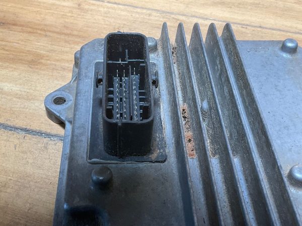 2016-18 Chevrolet Silverado Body Control Module BCM 84196606 - Image 3