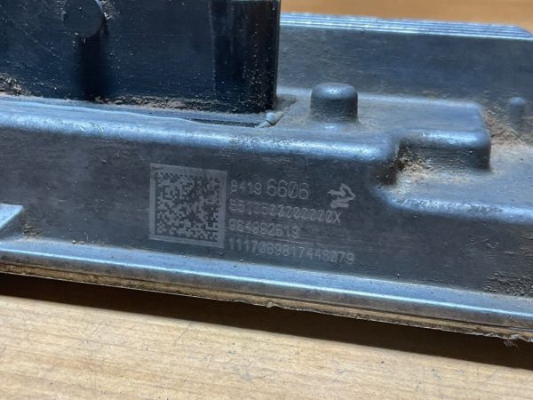 2016-18 Chevrolet Silverado Body Control Module BCM 84196606 - Image 4