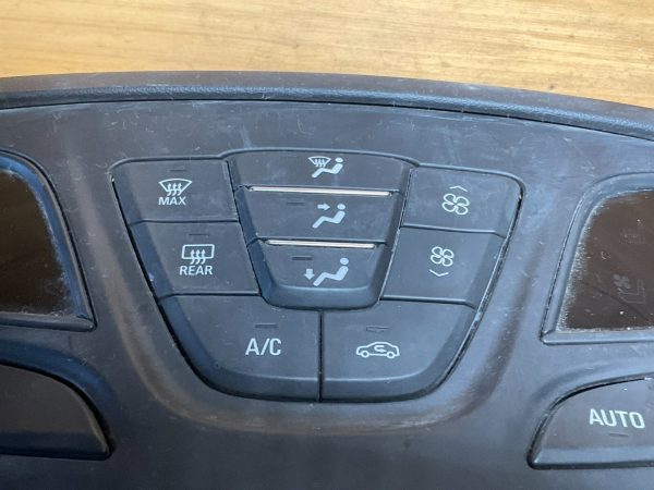 2016-2018 Buick Envision Climate Control Panel Temperature Unit 84015309 - Image 3