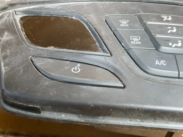 2016-2018 Buick Envision Climate Control Panel Temperature Unit 84015309 - Image 4
