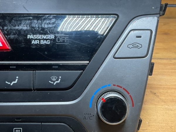 2017-2018 Hyundai Elantra Climate Control Temperature Unit  97250F20624X - Image 4