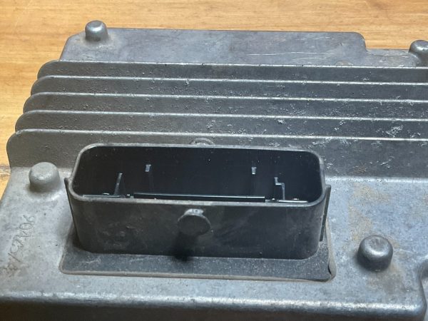 2017 Chevrolet Silverado 1500 Suspension Control Module 84067219 - Image 3