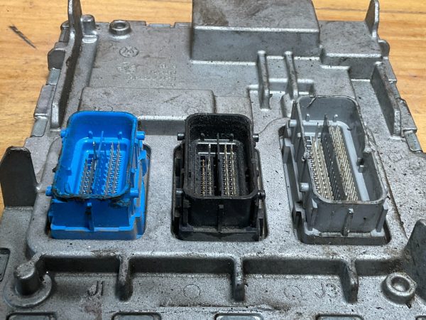 2020 GMC Terrain Engine Computer Module ECM ECU OEM 12702989 - Image 5