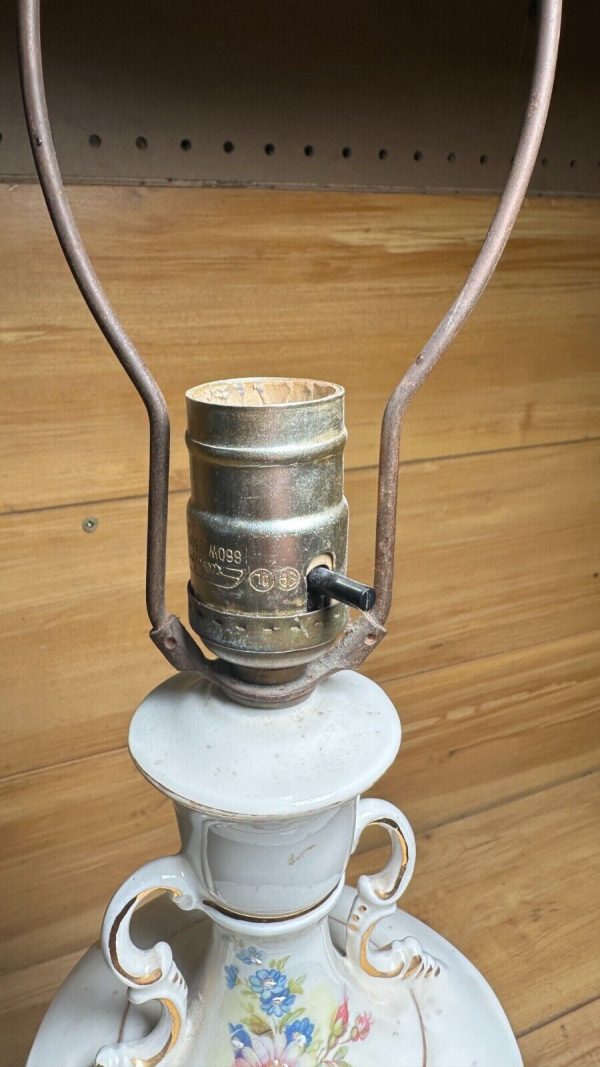 Antique Porcelain Rose Lamp with Golden Handles and Metal Base - Image 5